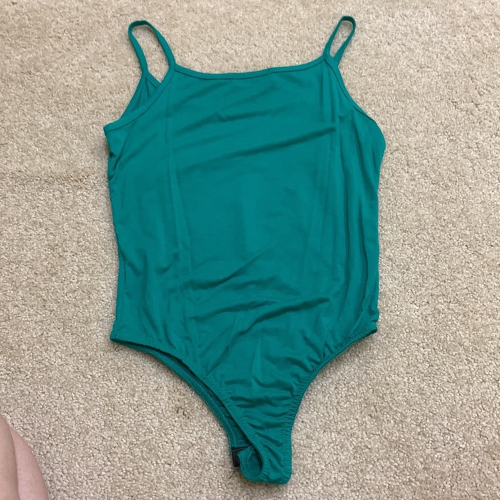 PrettyLittleThing basic cami bodysuit - Picture 6 of 7